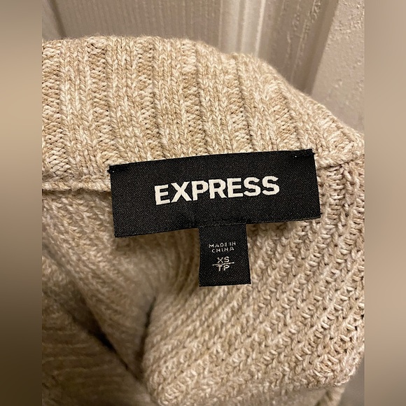 Express V-Neck Sweater in Size Extra Small - Picture 3 of 3
